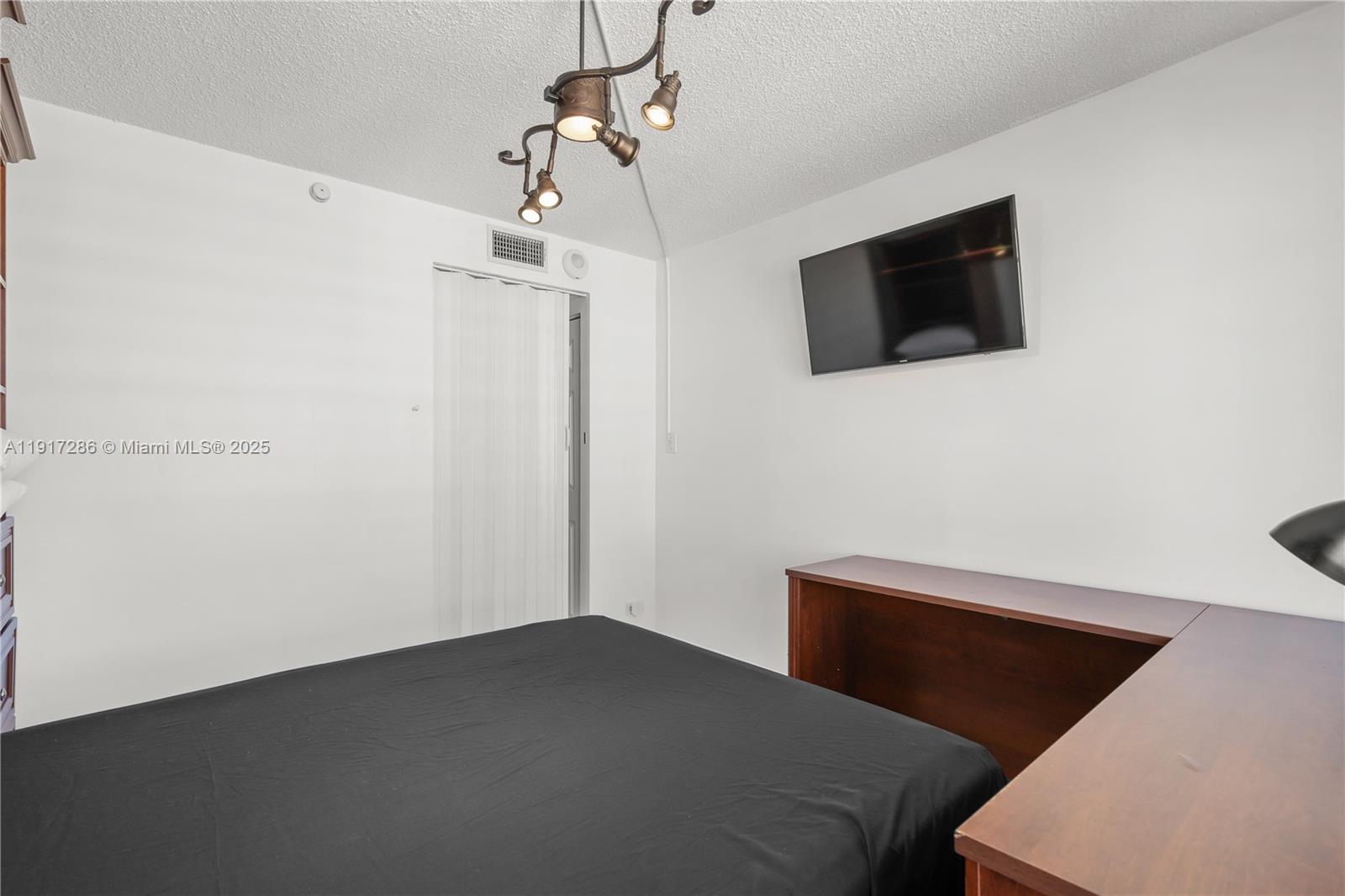 WINSTON TOWER 300 CONDO - Residential Lease