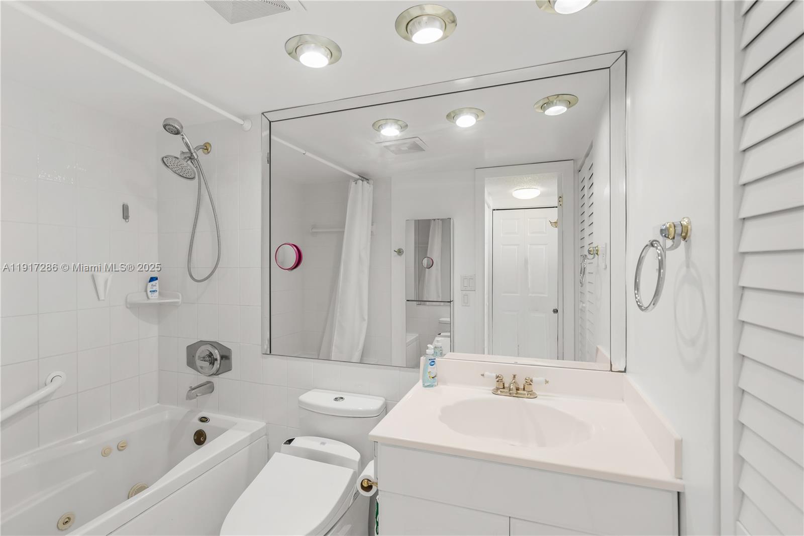 WINSTON TOWER 300 CONDO - Residential Lease