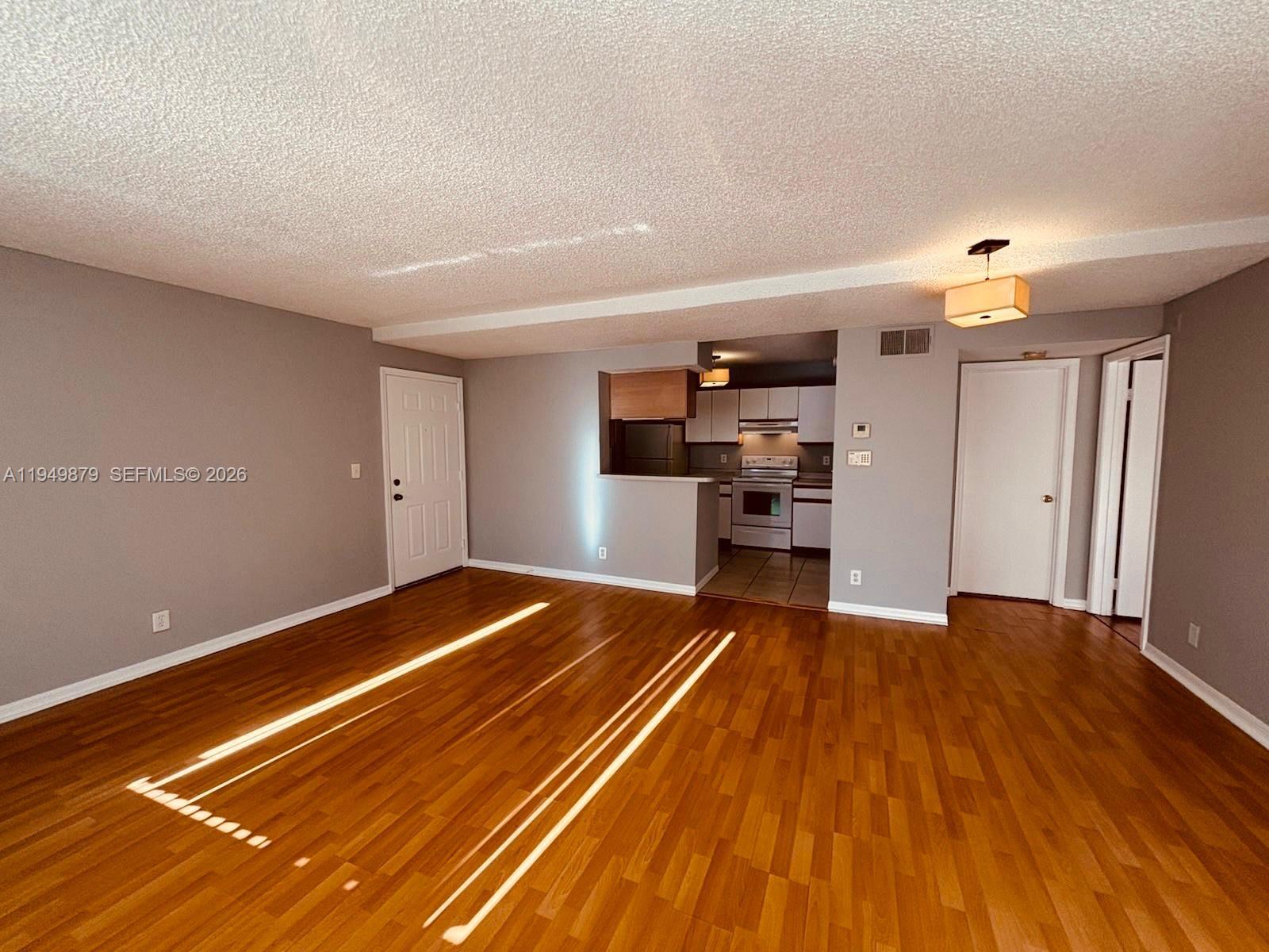 WINDWARD LAKES CONDO - Residential