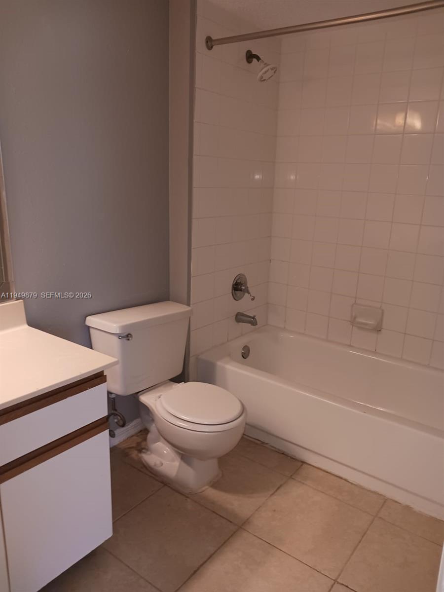 WINDWARD LAKES CONDO - Residential