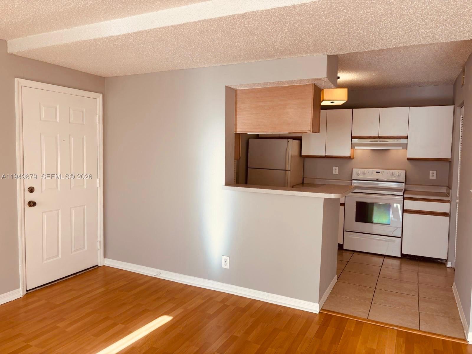 WINDWARD LAKES CONDO - Residential