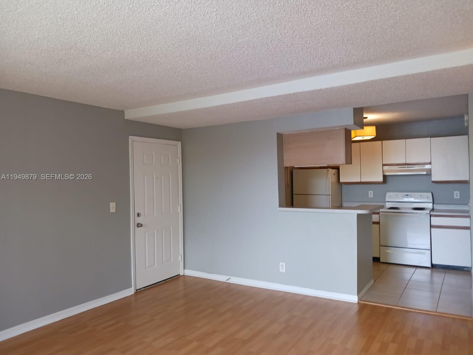 WINDWARD LAKES CONDO - Residential