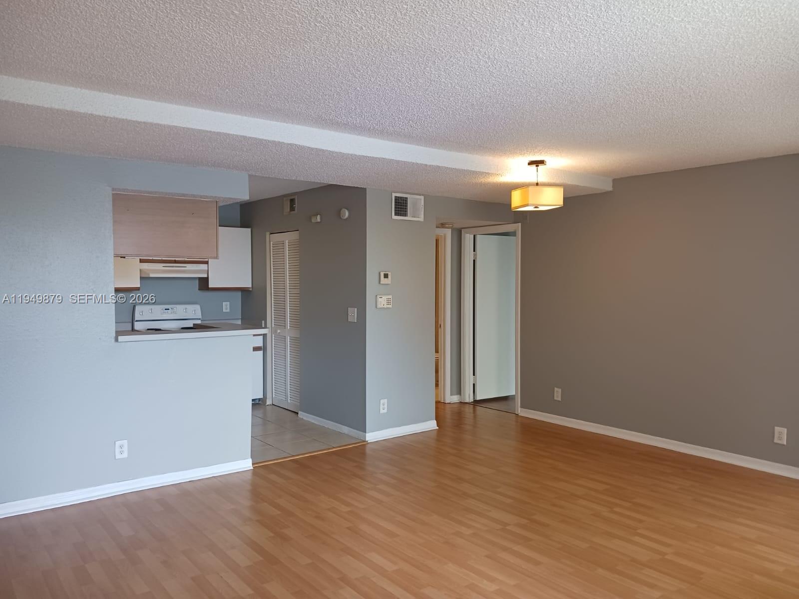 WINDWARD LAKES CONDO - Residential