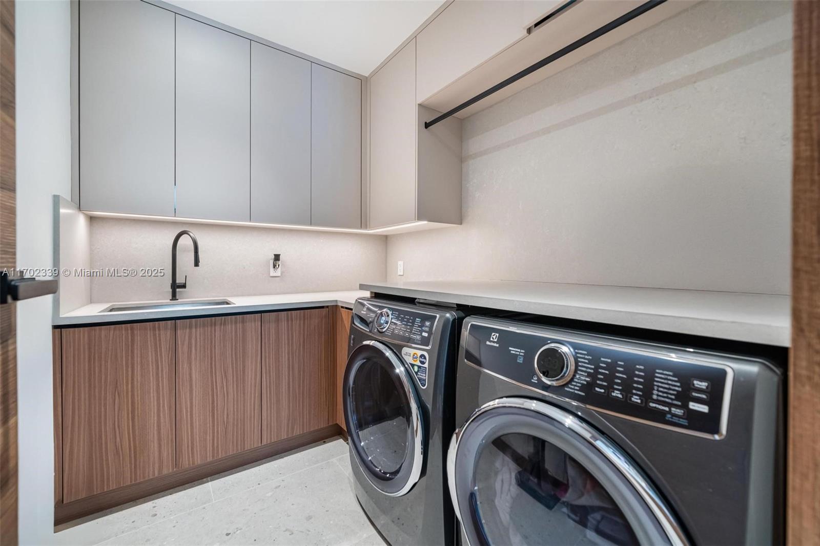 OCEAN VIEW HEIGHTS - Residential