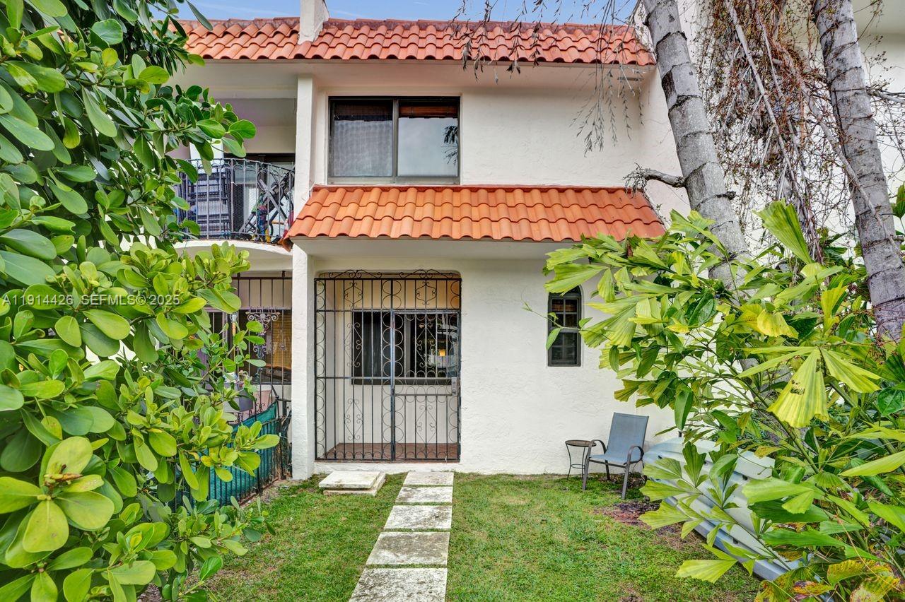 HARBOUR CLUB VILLAS CONDO - Residential