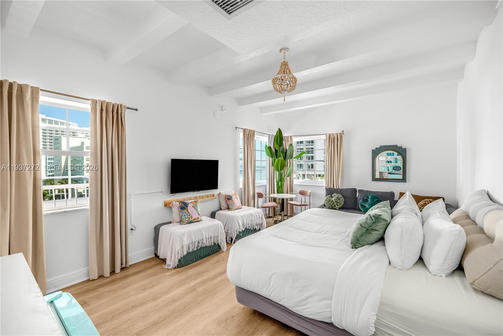 4130 Collins Ave 703