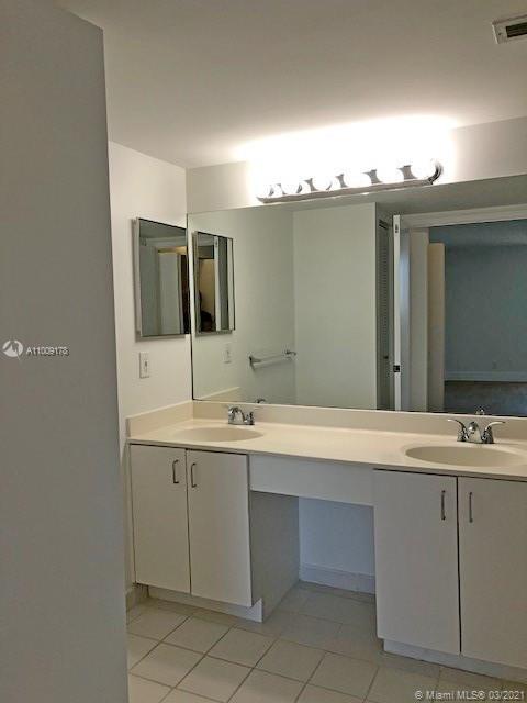 PARC CENTRAL AVENTURA EAST - Residential Lease