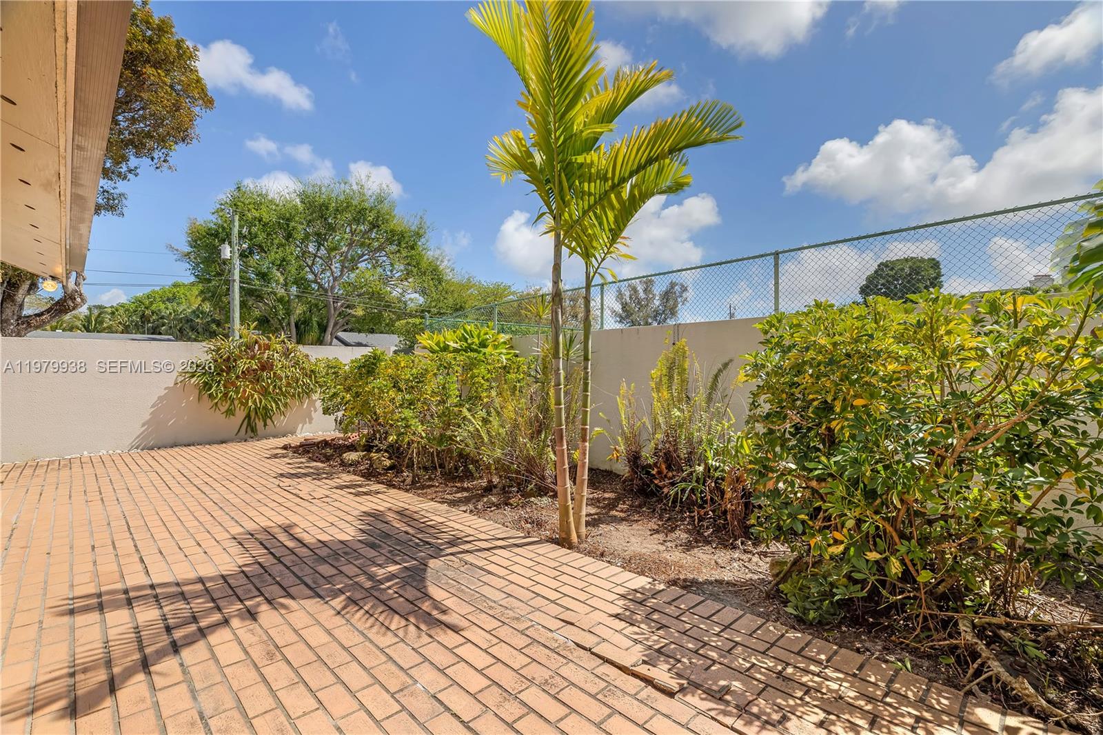 BANYANS OF SOUTH MIAMI CO - Residential