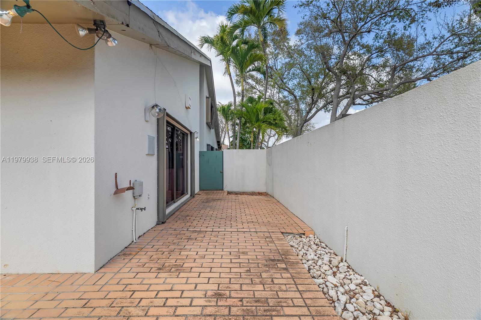 BANYANS OF SOUTH MIAMI CO - Residential