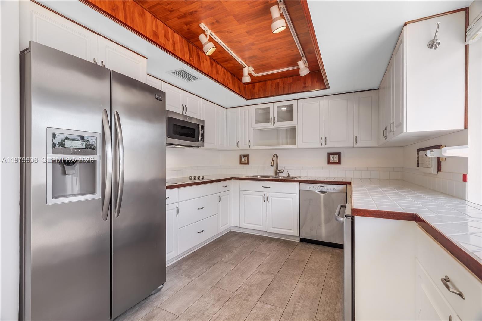 BANYANS OF SOUTH MIAMI CO - Residential