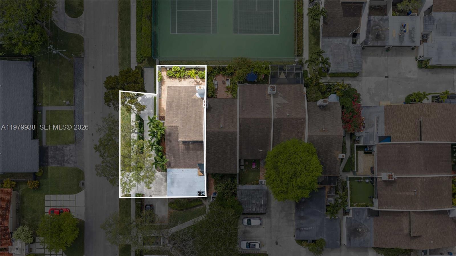 BANYANS OF SOUTH MIAMI CO - Residential