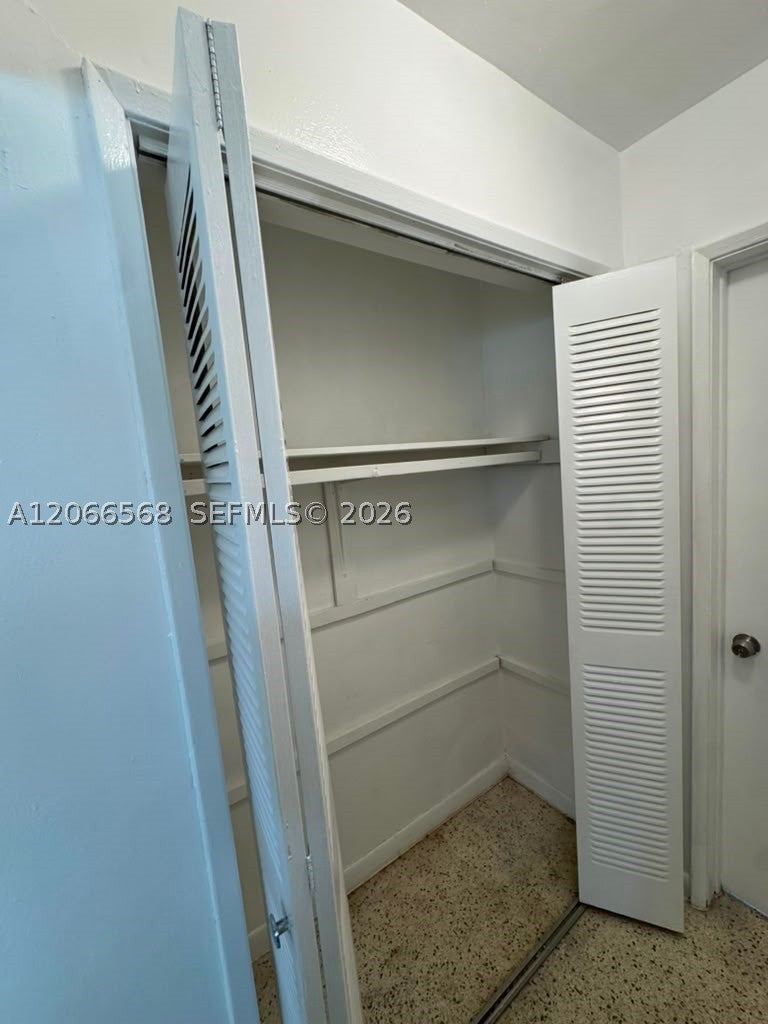 735 W 15th St 4
