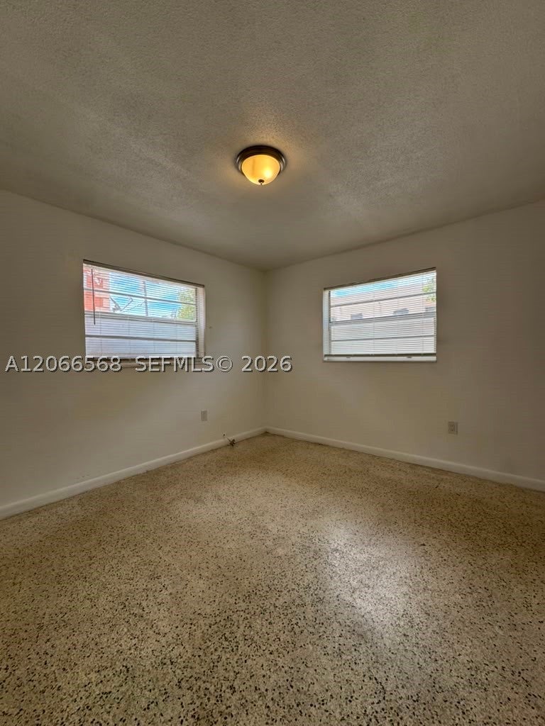 735 W 15th St 4