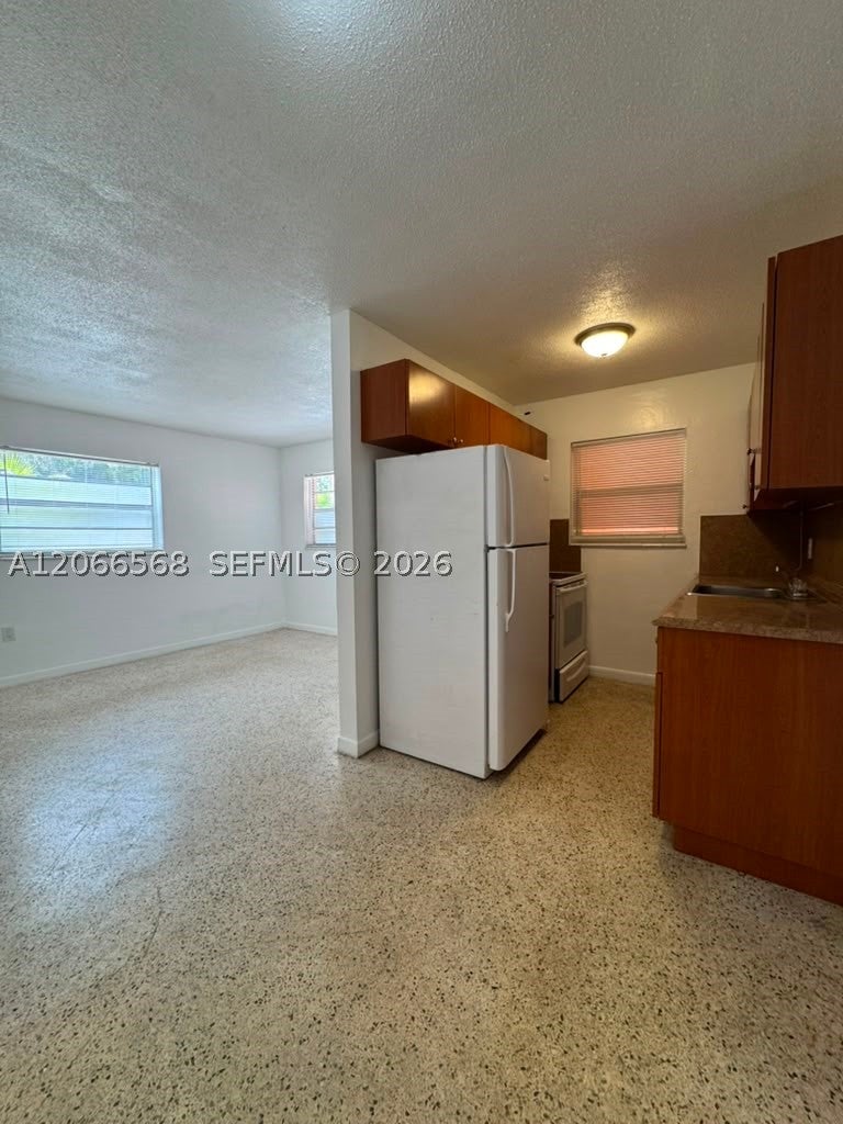 735 W 15th St 4