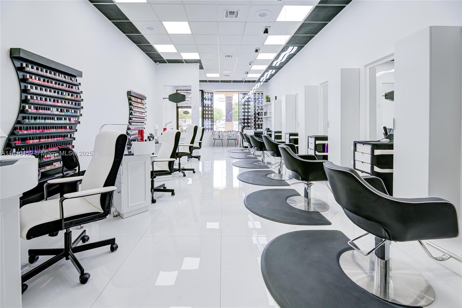 Beauty & Nail Salon For Sale In Fontainebleau
