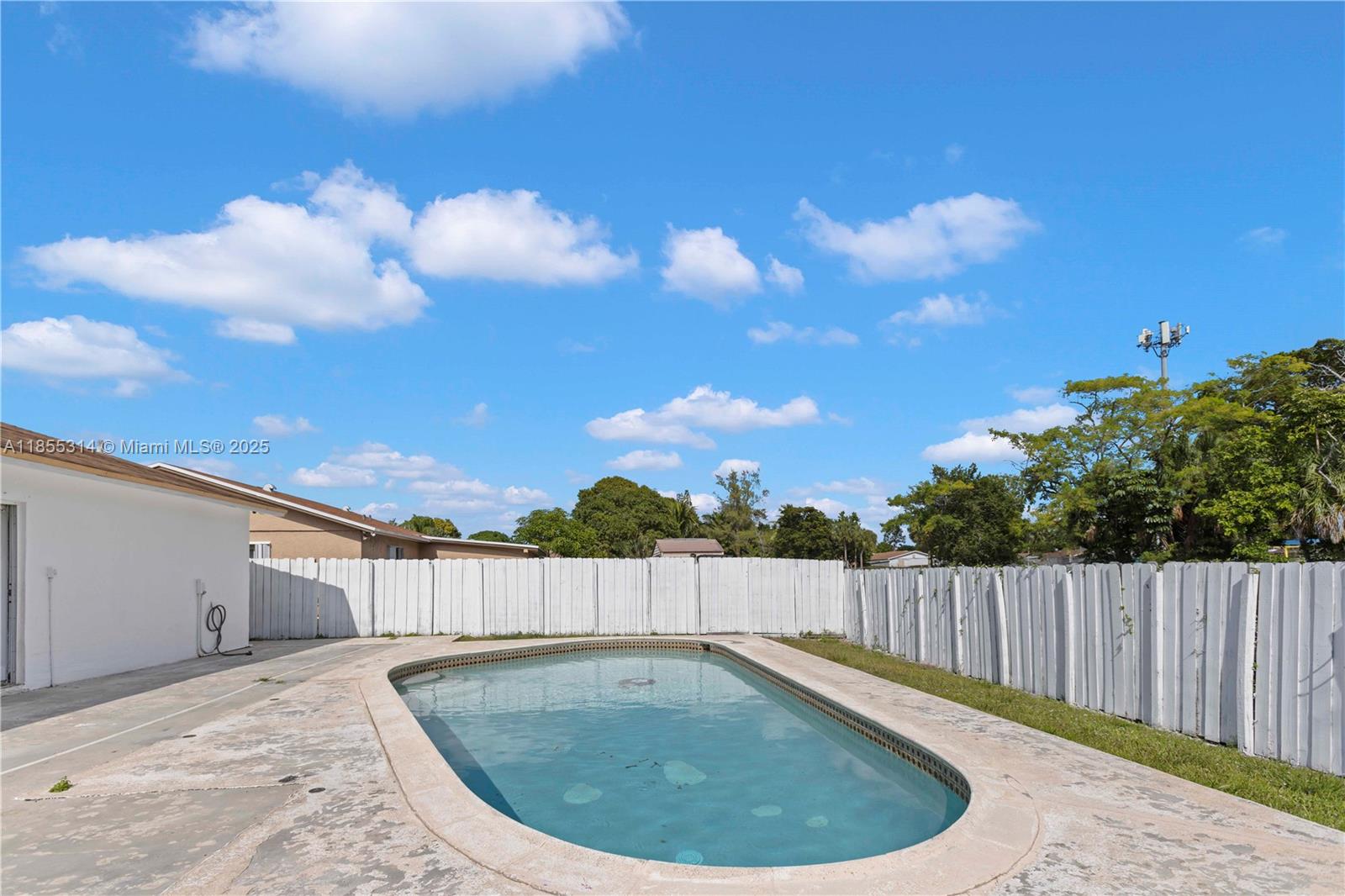 NORTH LAUDERDALE VILLAGE - Residential