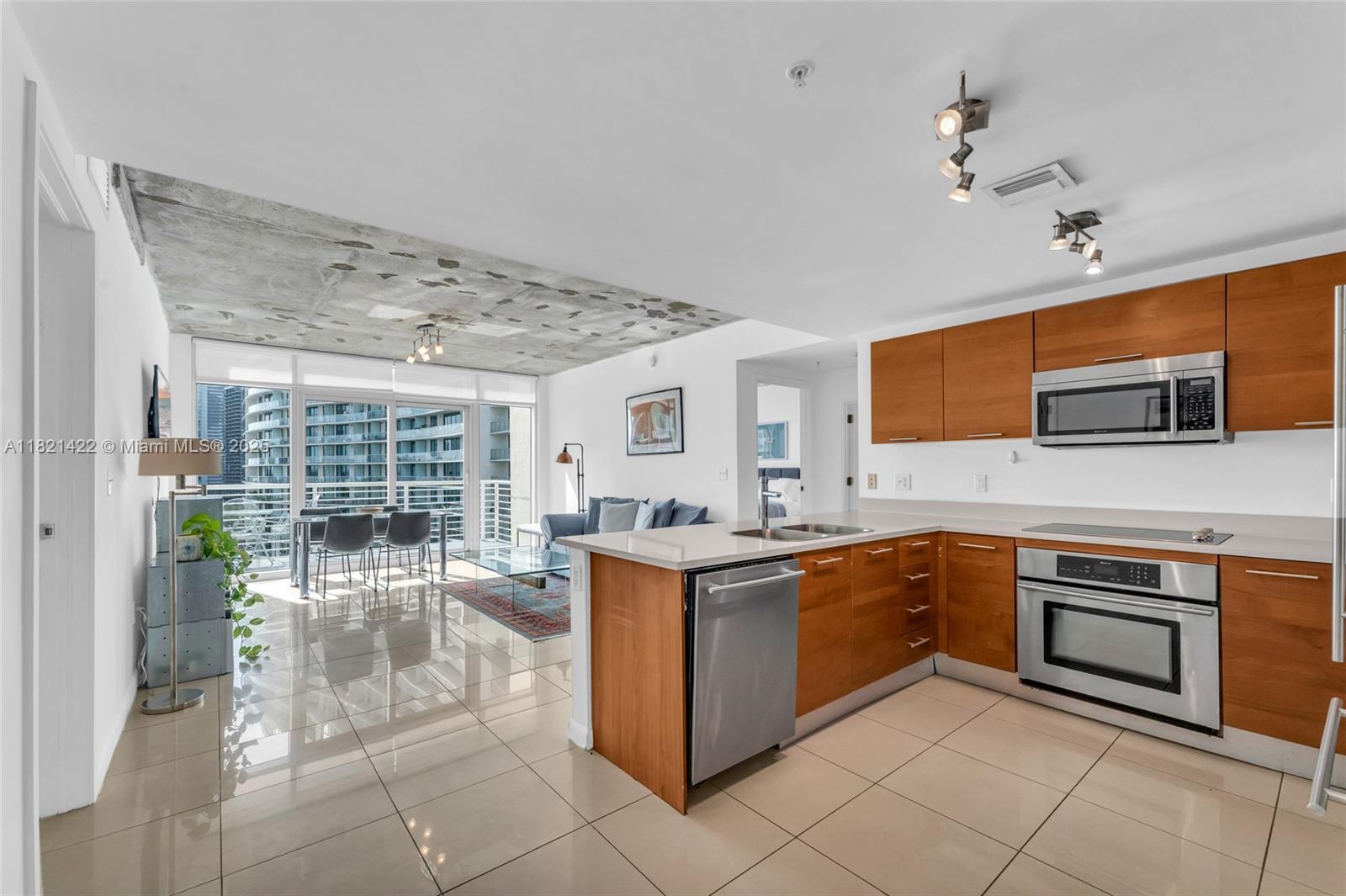 3250 NE 1st Ave 1120