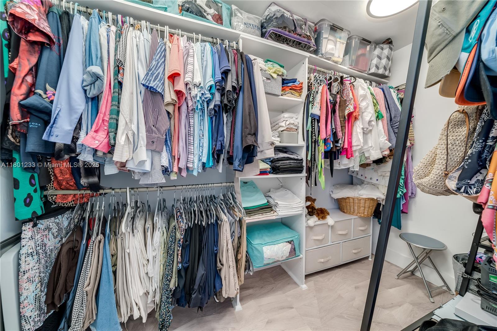 THE SUMMIT CONDO - Residential