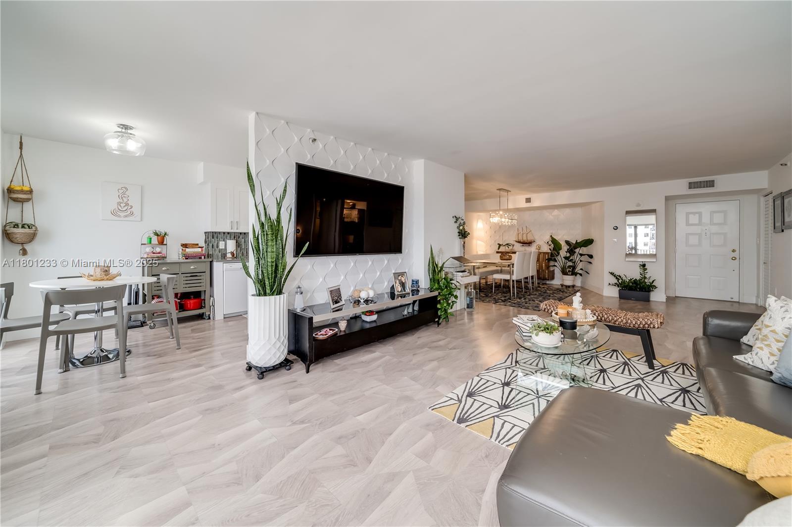 THE SUMMIT CONDO - Residential