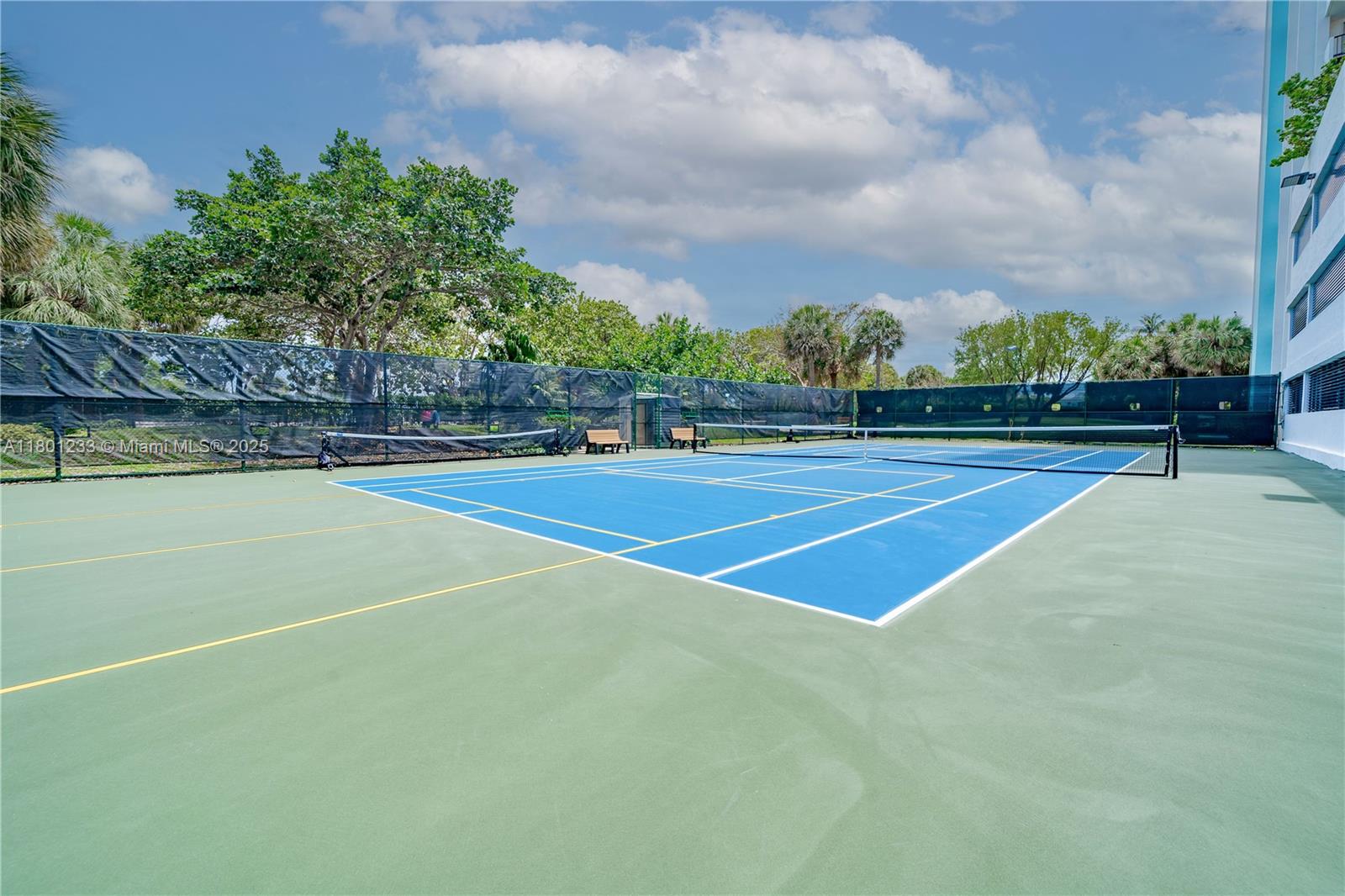 THE SUMMIT CONDO - Residential