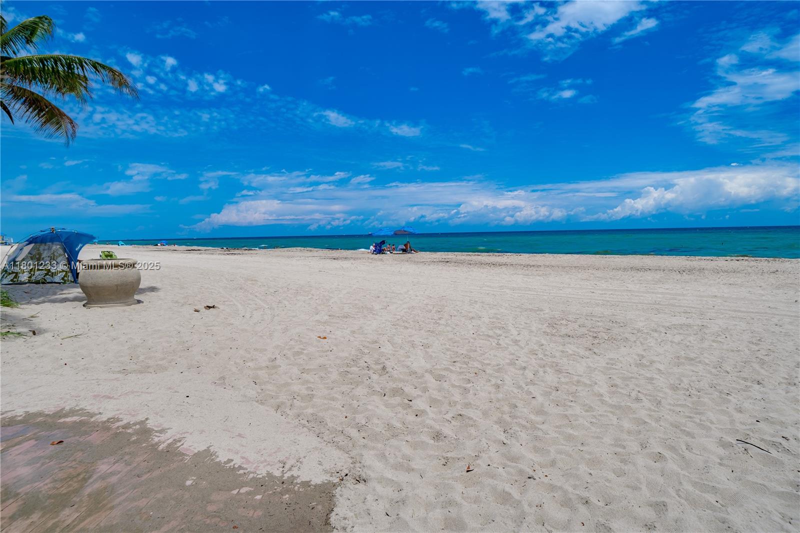 THE SUMMIT CONDO - Residential