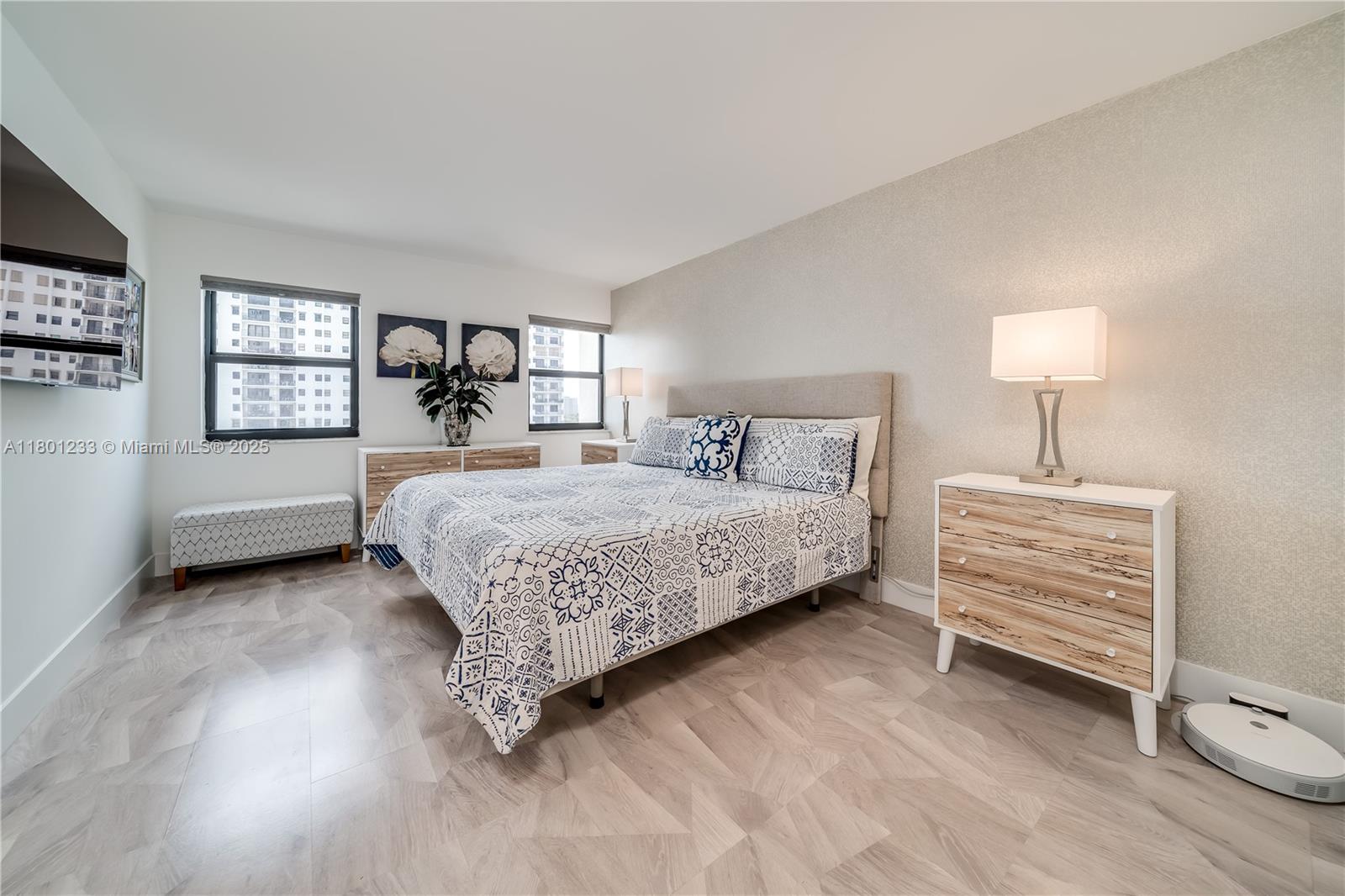 THE SUMMIT CONDO - Residential