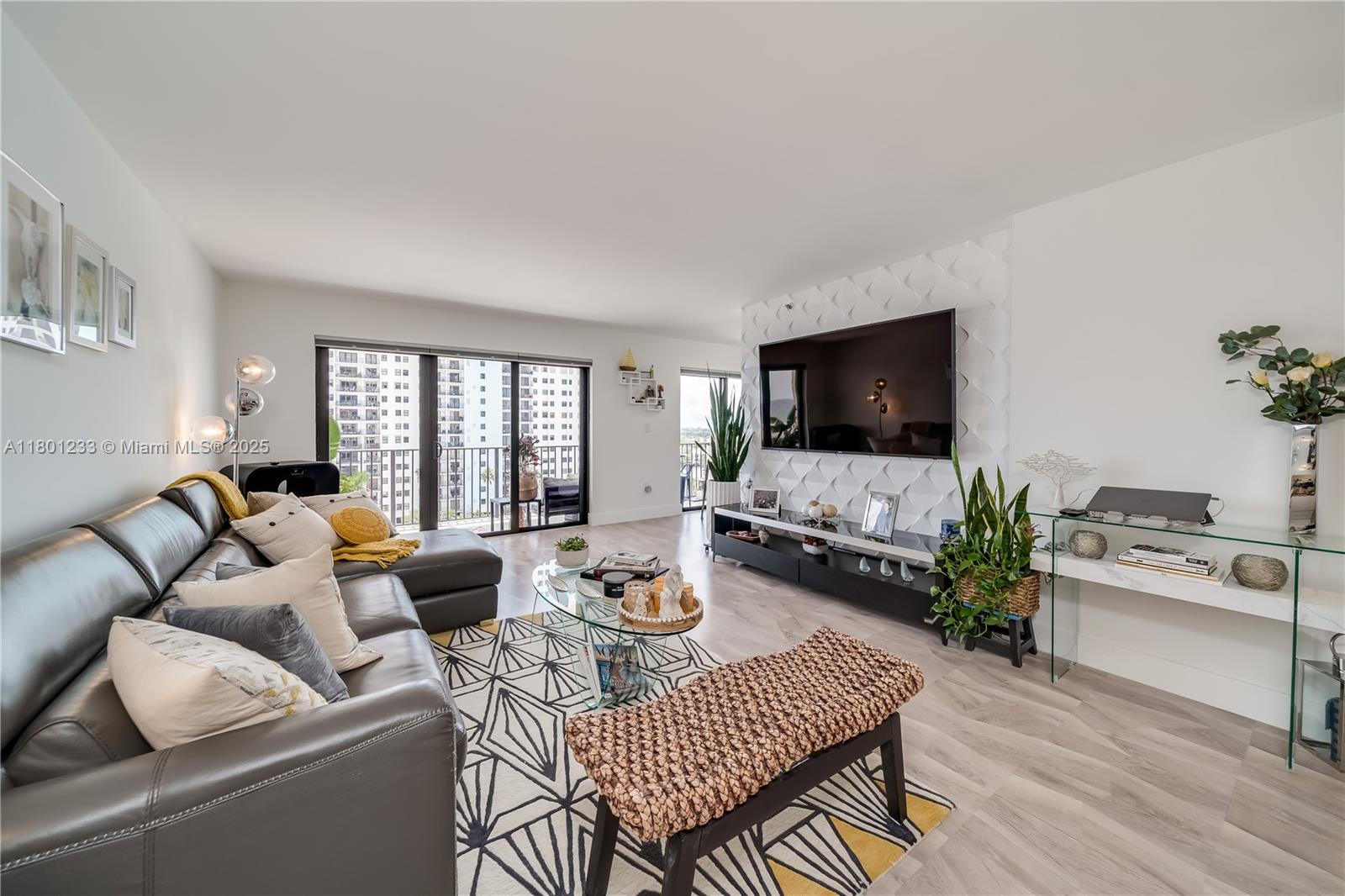 THE SUMMIT CONDO - Residential