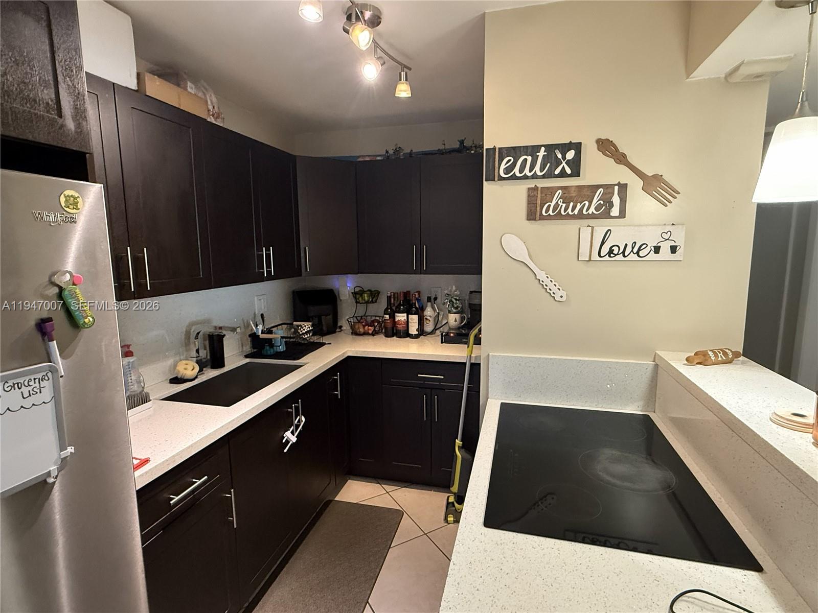 MAGNOLIA LANE CONDO - Residential