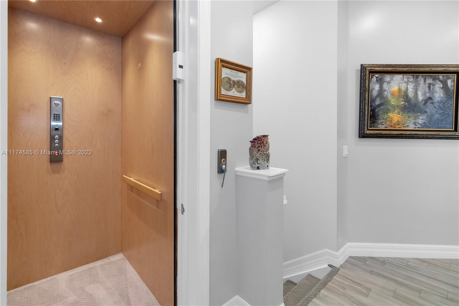 BOCA FLORES CONDO - Residential