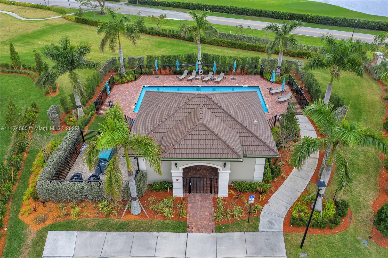 BOCA FLORES CONDO - Residential