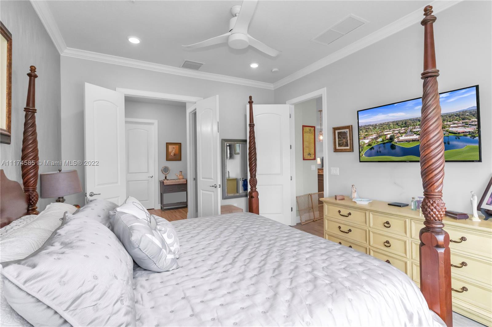 BOCA FLORES CONDO - Residential