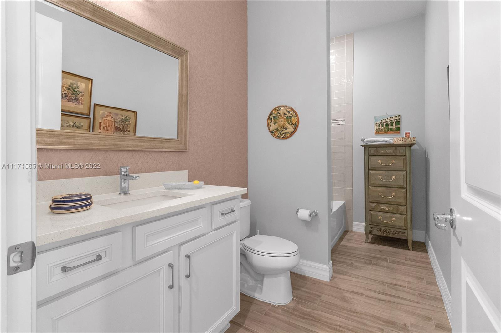 BOCA FLORES CONDO - Residential