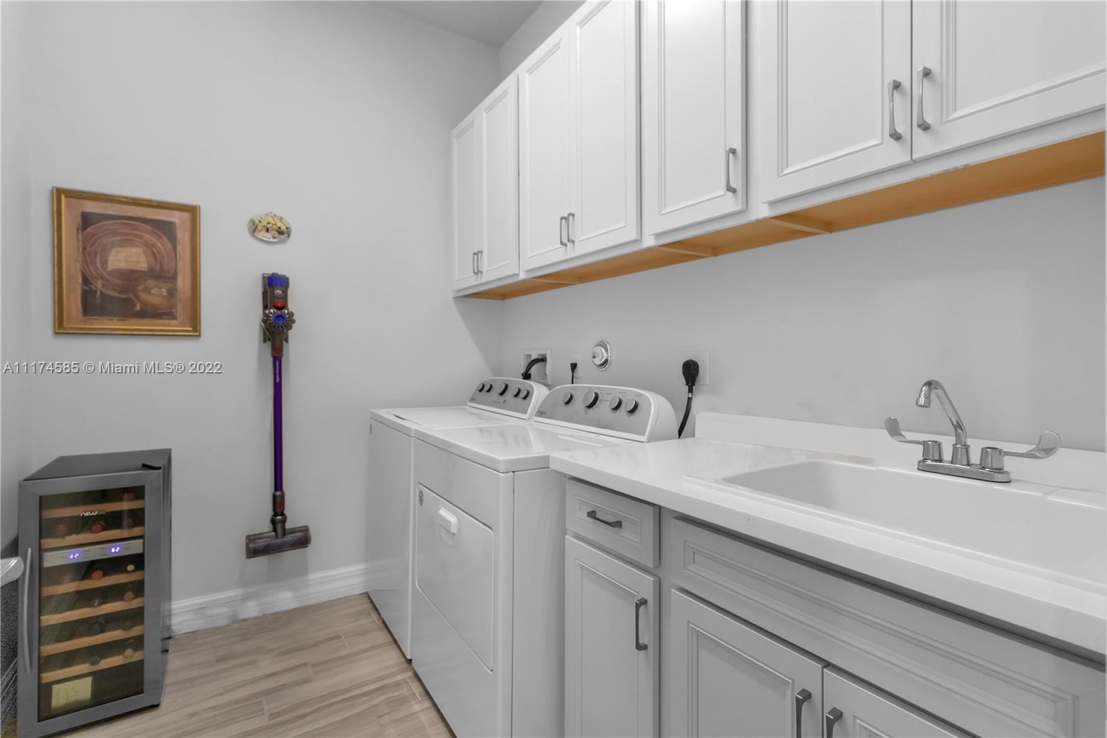 BOCA FLORES CONDO - Residential