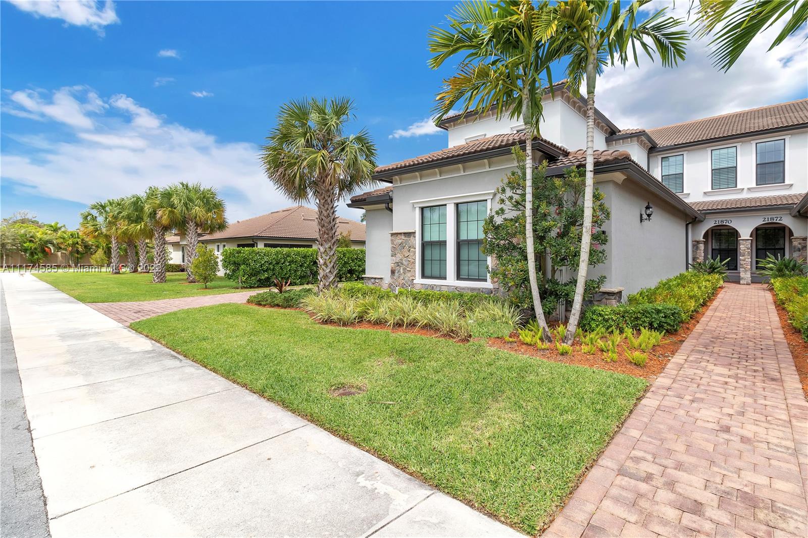 BOCA FLORES CONDO - Residential