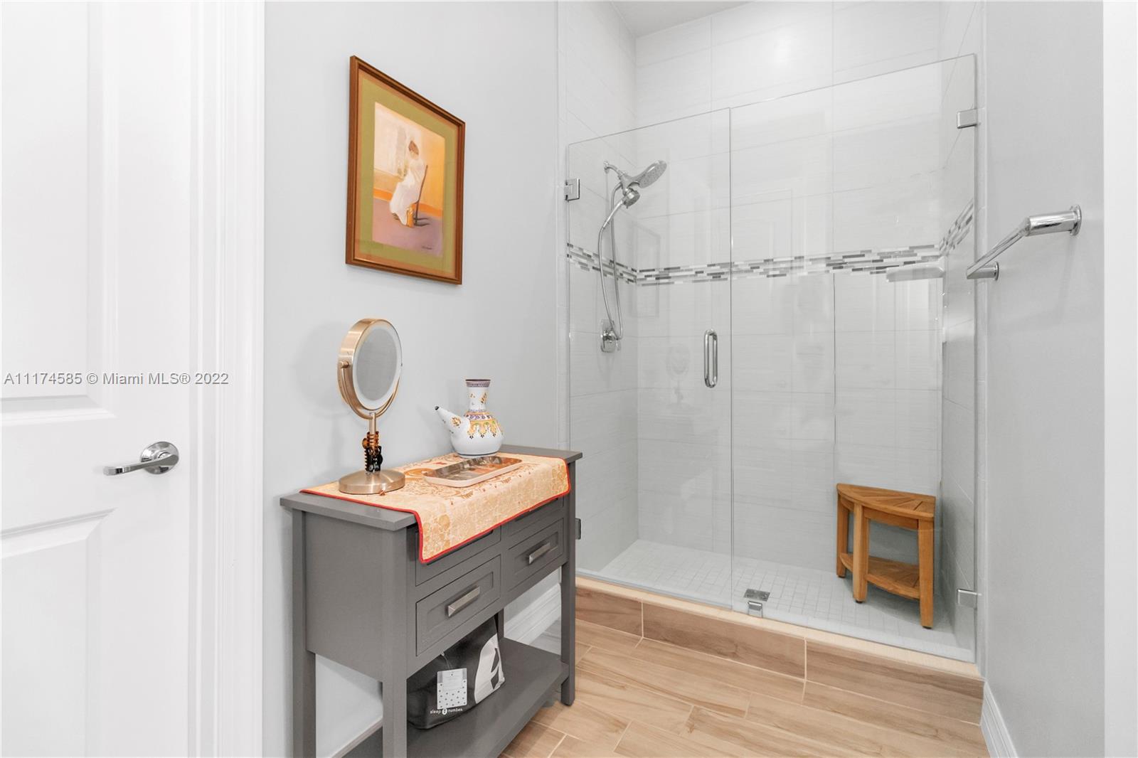 BOCA FLORES CONDO - Residential