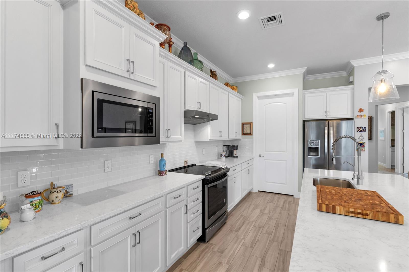 BOCA FLORES CONDO - Residential