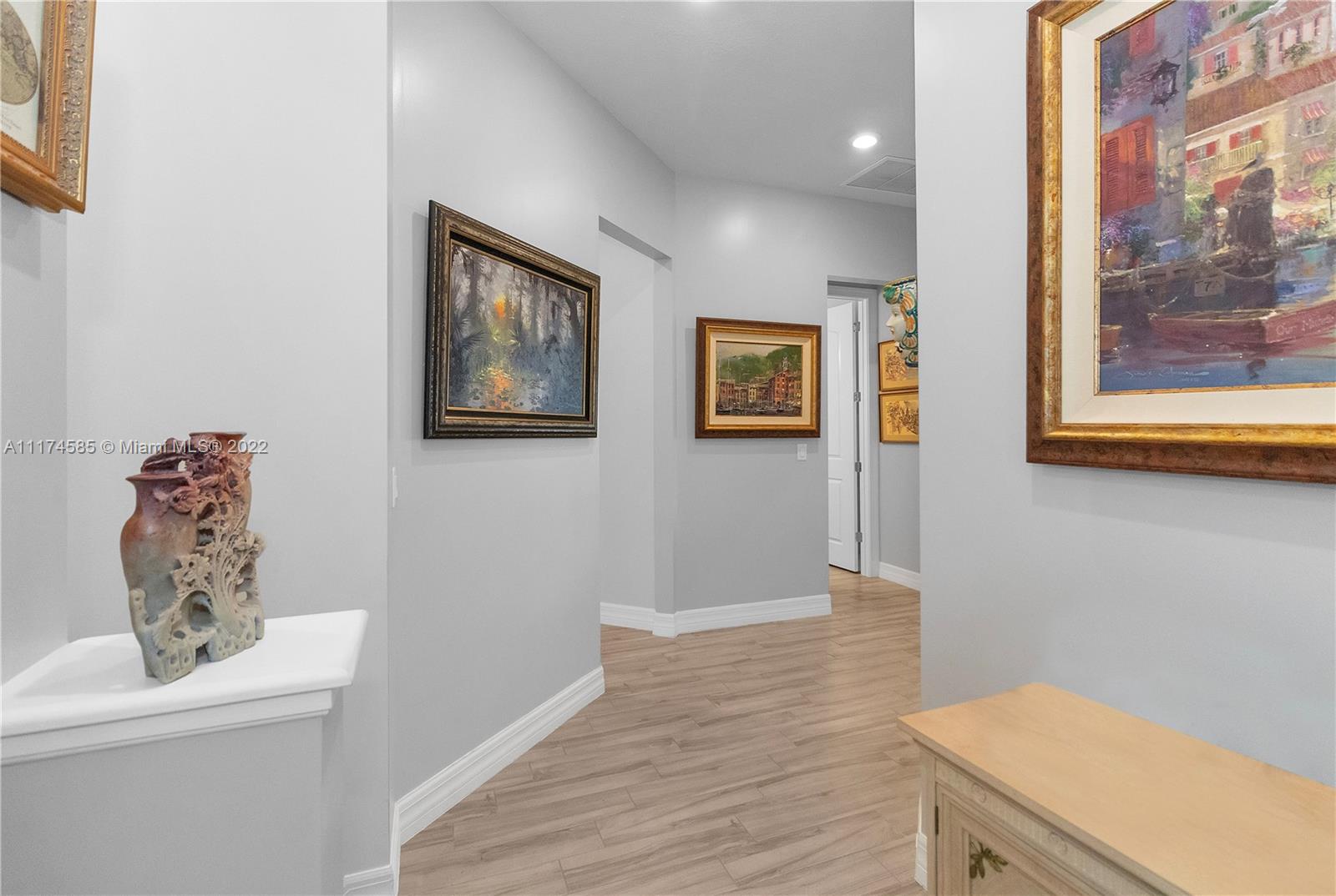 BOCA FLORES CONDO - Residential