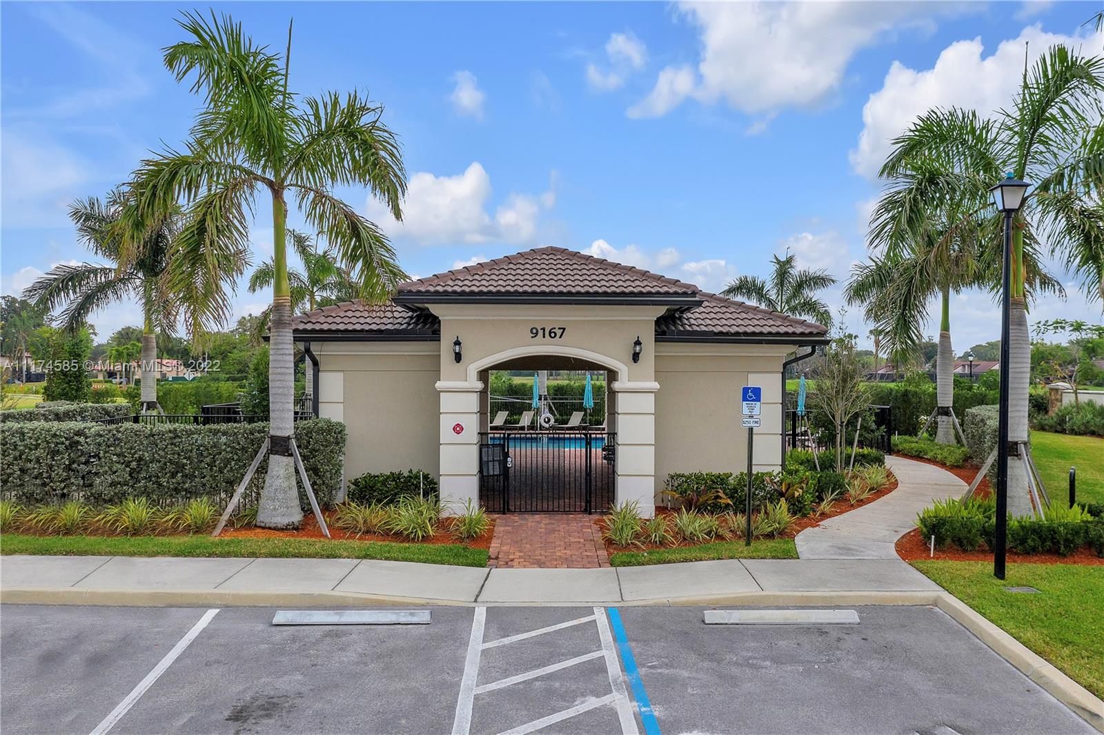 BOCA FLORES CONDO - Residential