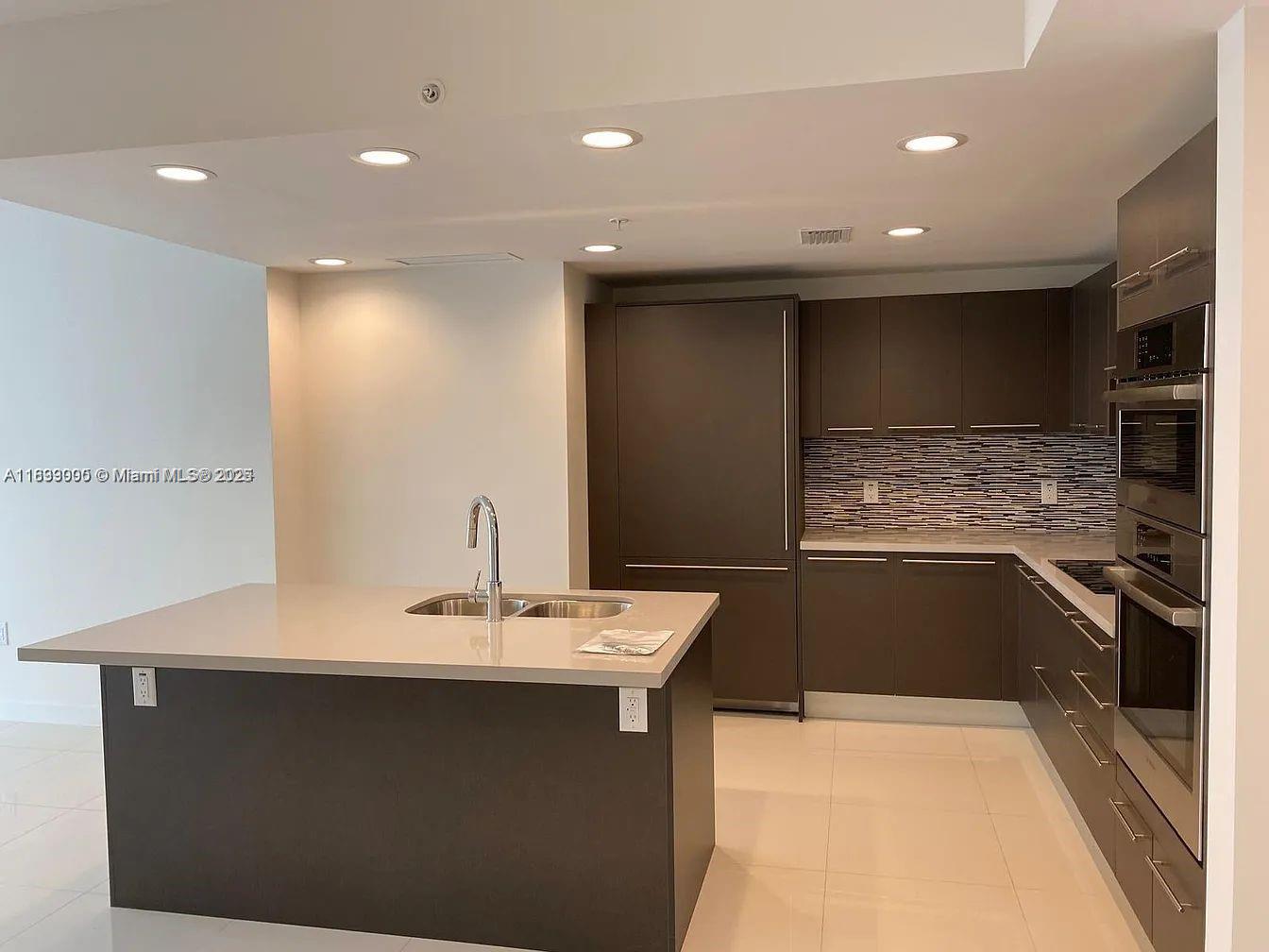 GRAND BAY COMMONS SOUTH - Residential Lease