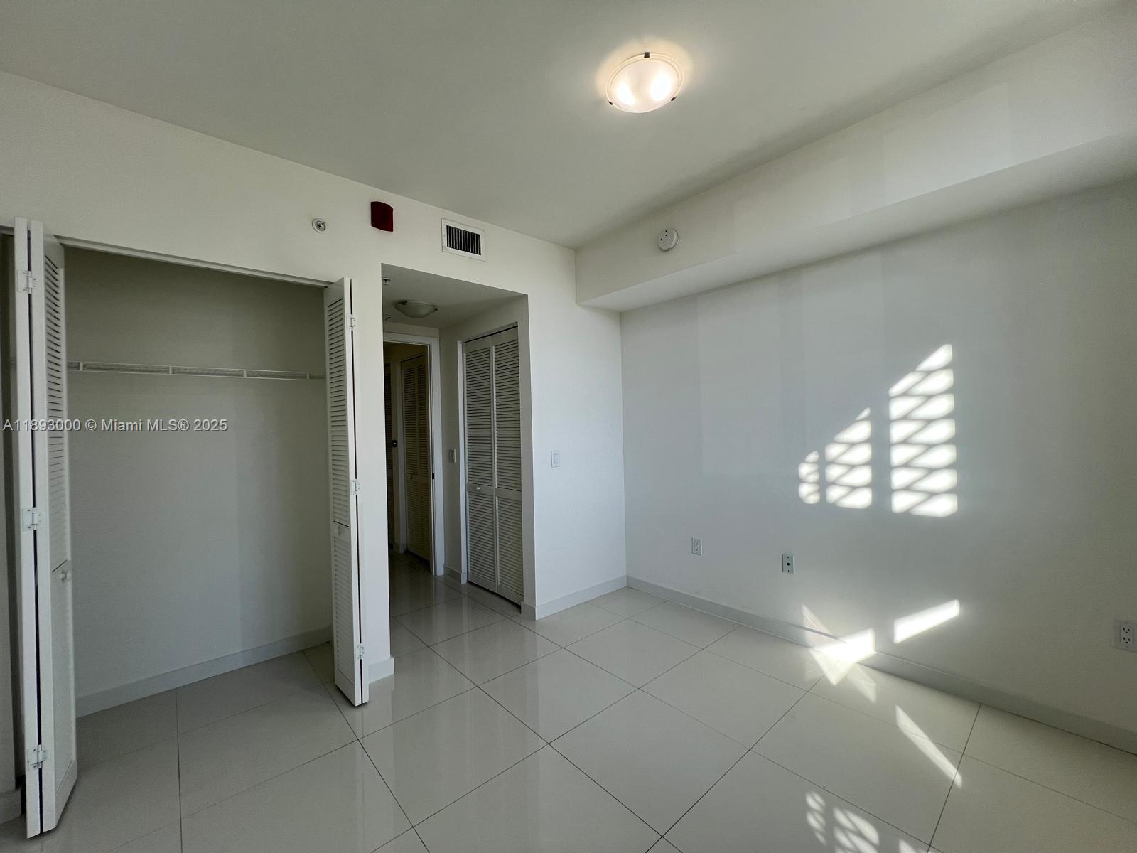 GRAND BAY COMMONS SOUTH - Residential Lease