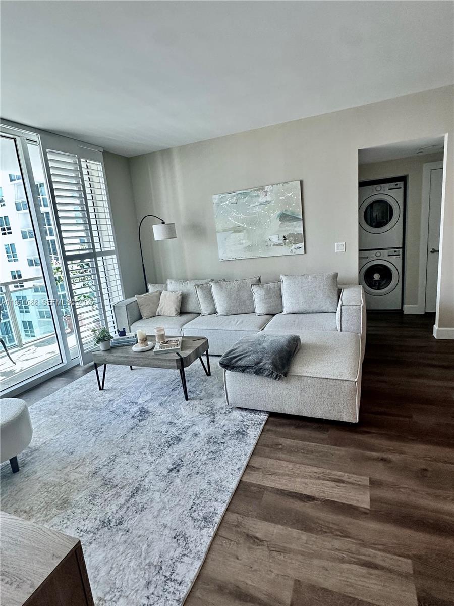 THE PLAZA 851 BRICKELL CO - Residential