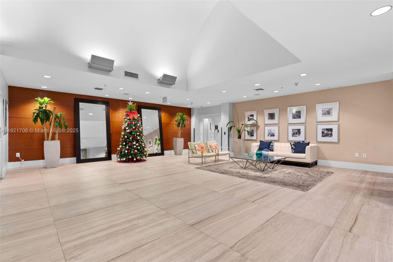 TERRAZAS RIVERPARK VILLAG - Residential