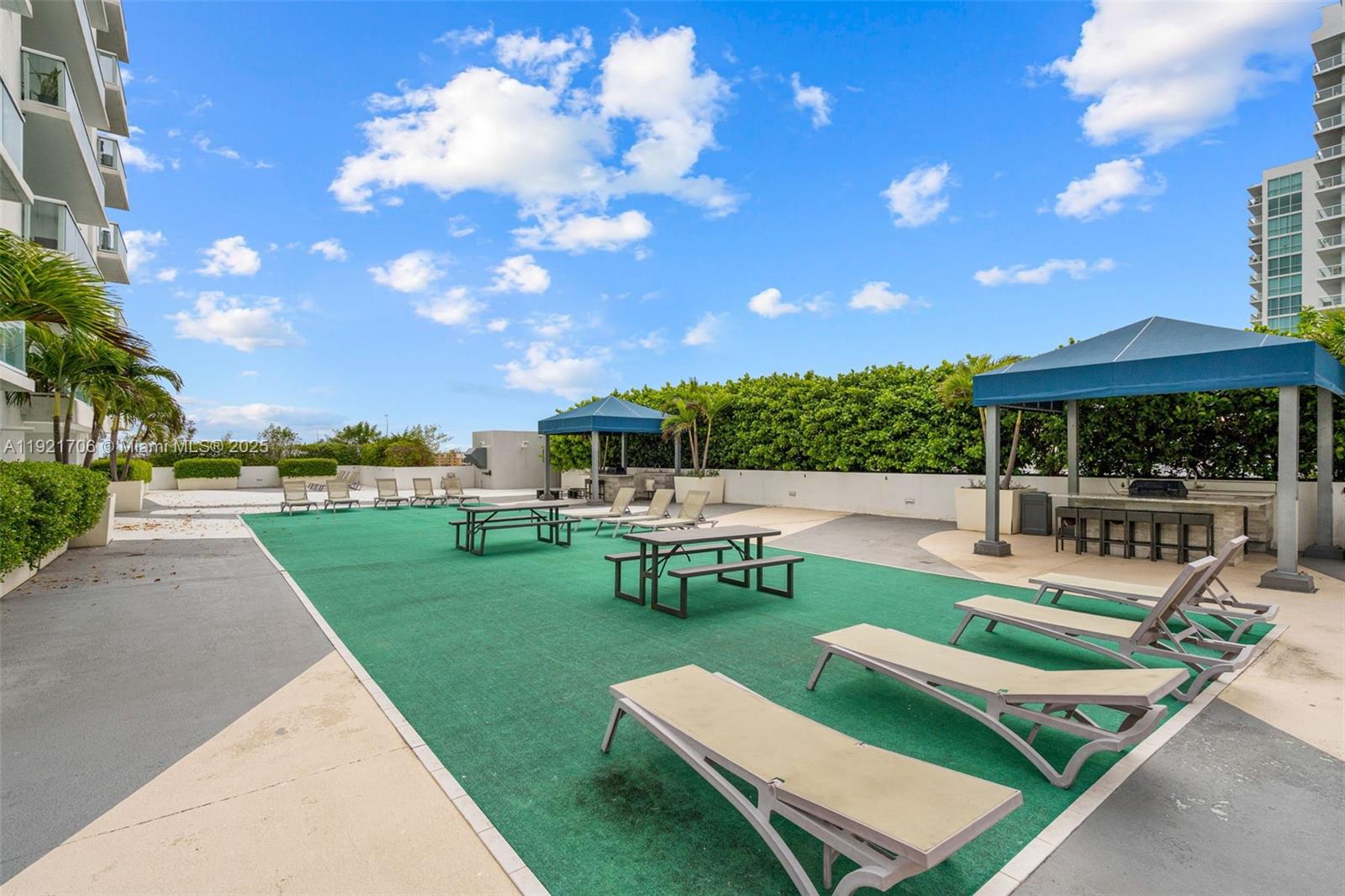 TERRAZAS RIVERPARK VILLAG - Residential