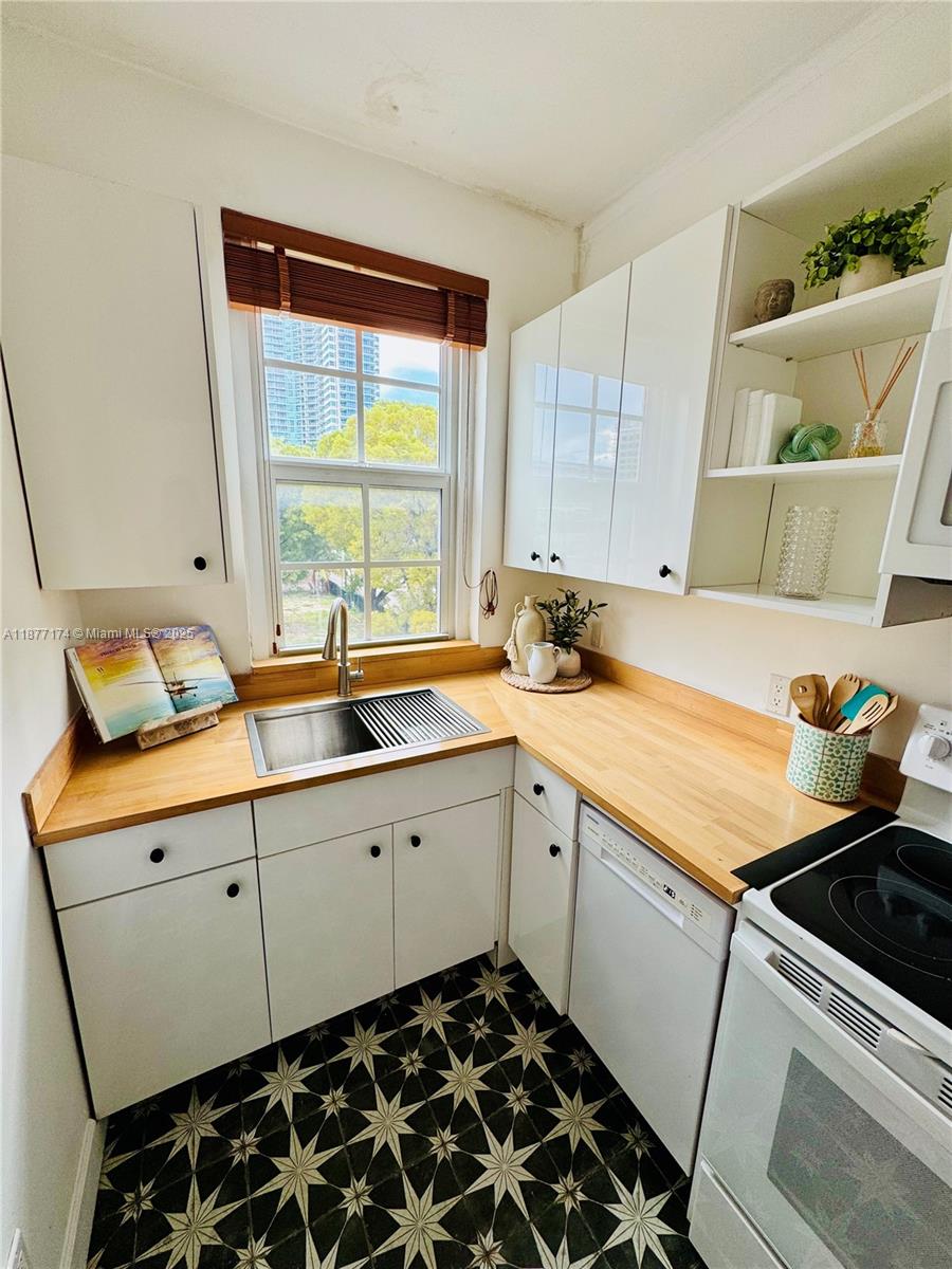 BEVERLY TERRACE MANOR CON - Residential Lease