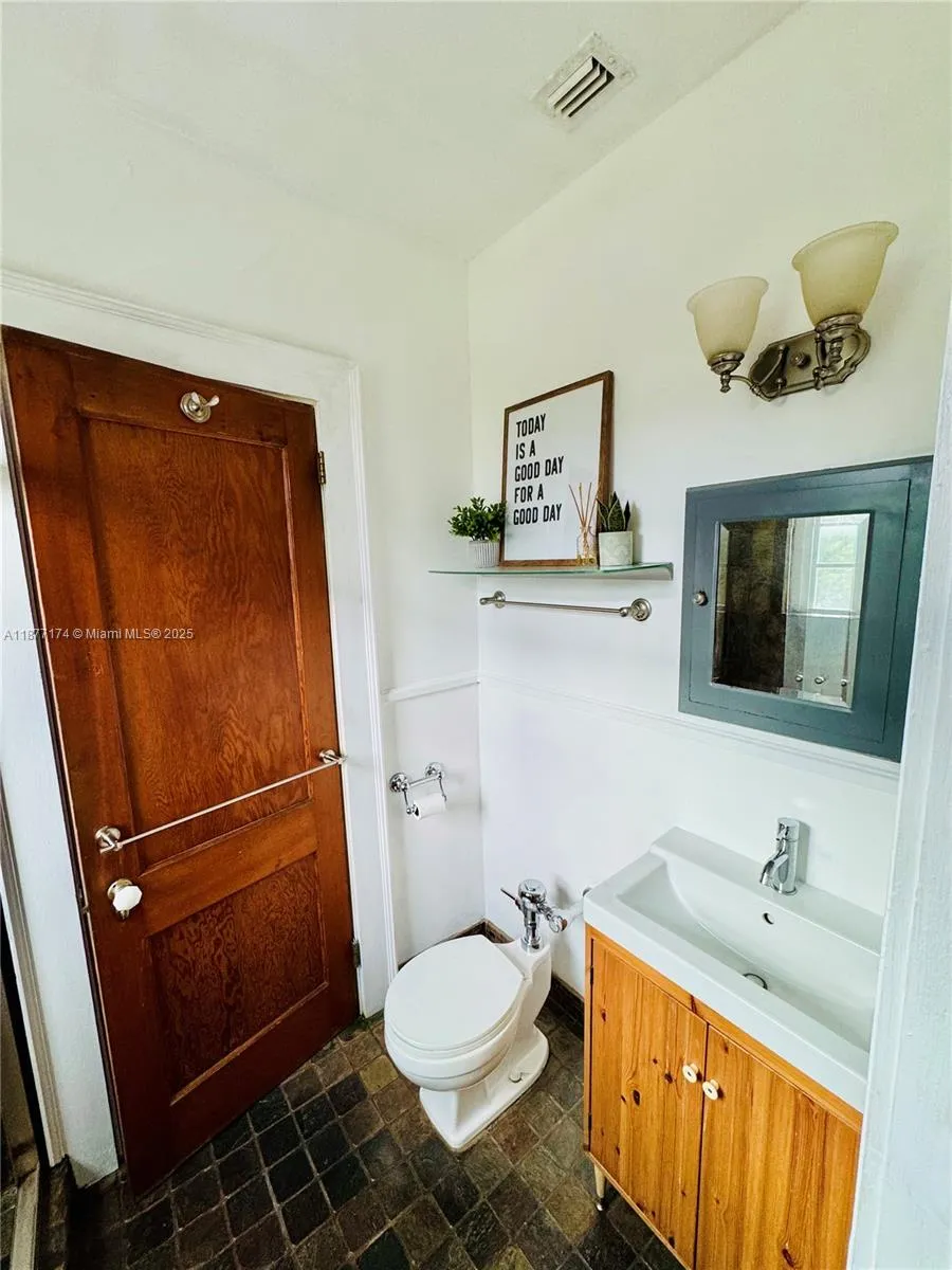 Miami, Florida 33137, United States, 2 Bedrooms Bedrooms, ,1 BathroomBathrooms,Residential,Active,208813