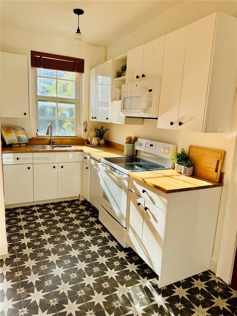 BEVERLY TERRACE MANOR CON - Residential Lease