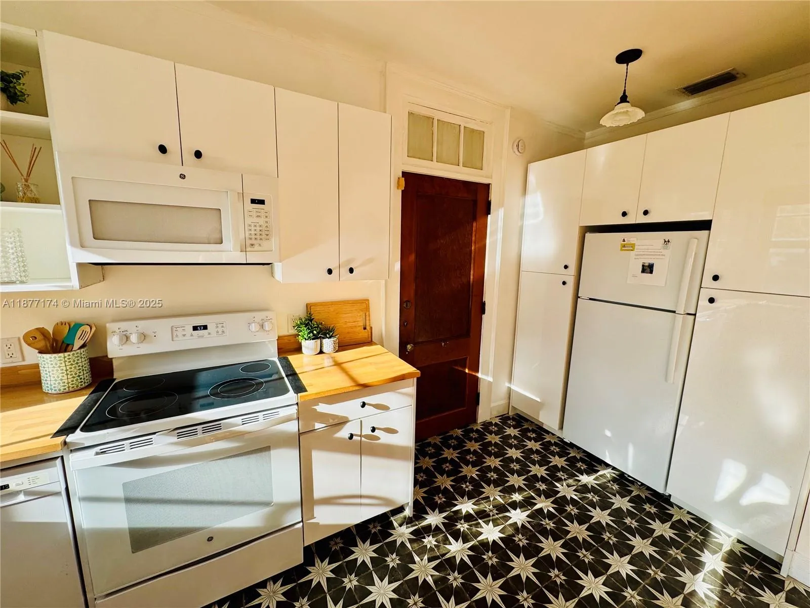 Miami, Florida 33137, United States, 2 Bedrooms Bedrooms, ,1 BathroomBathrooms,Residential,Active,208813