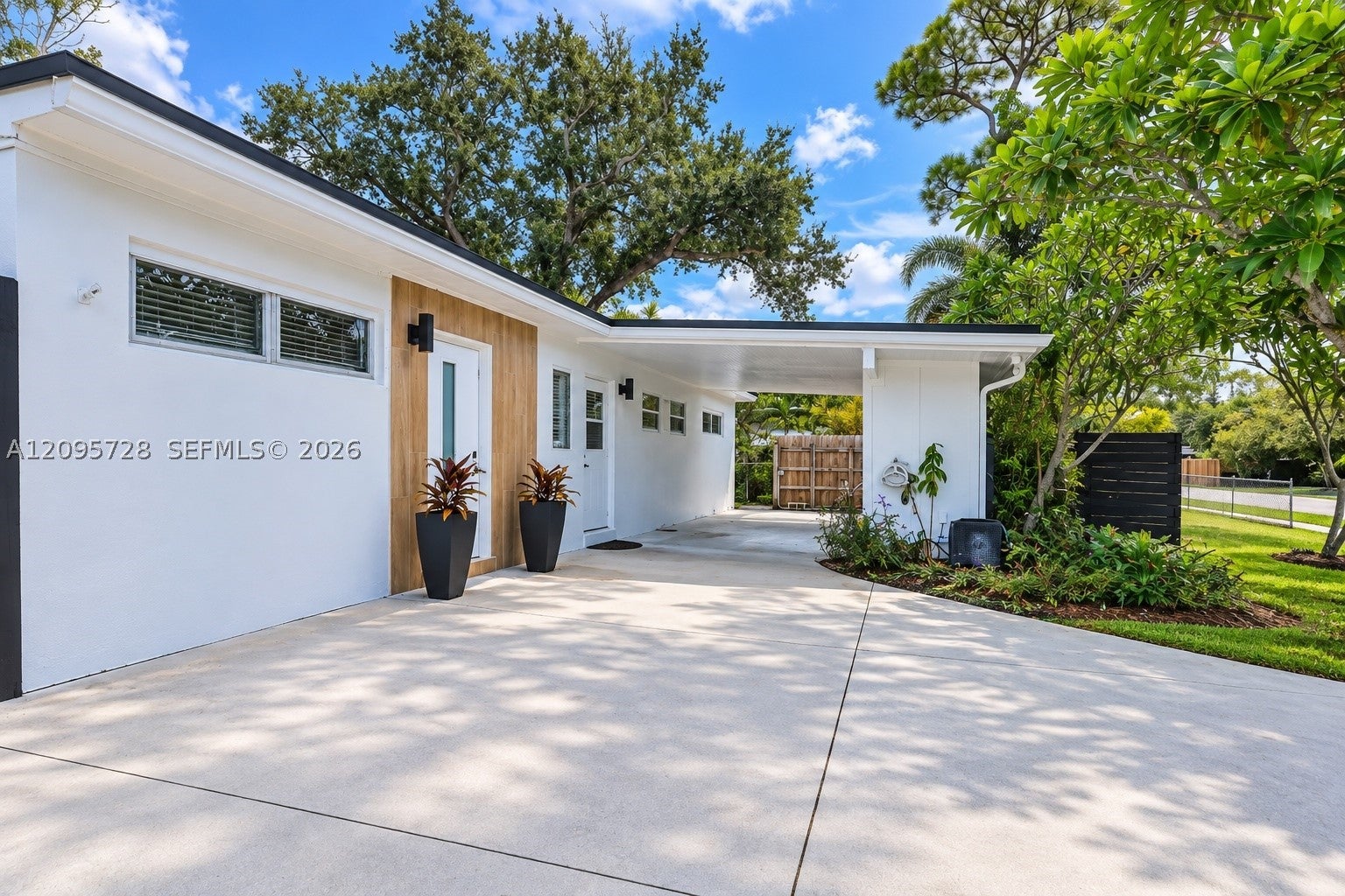 3121 SW 15th Ct