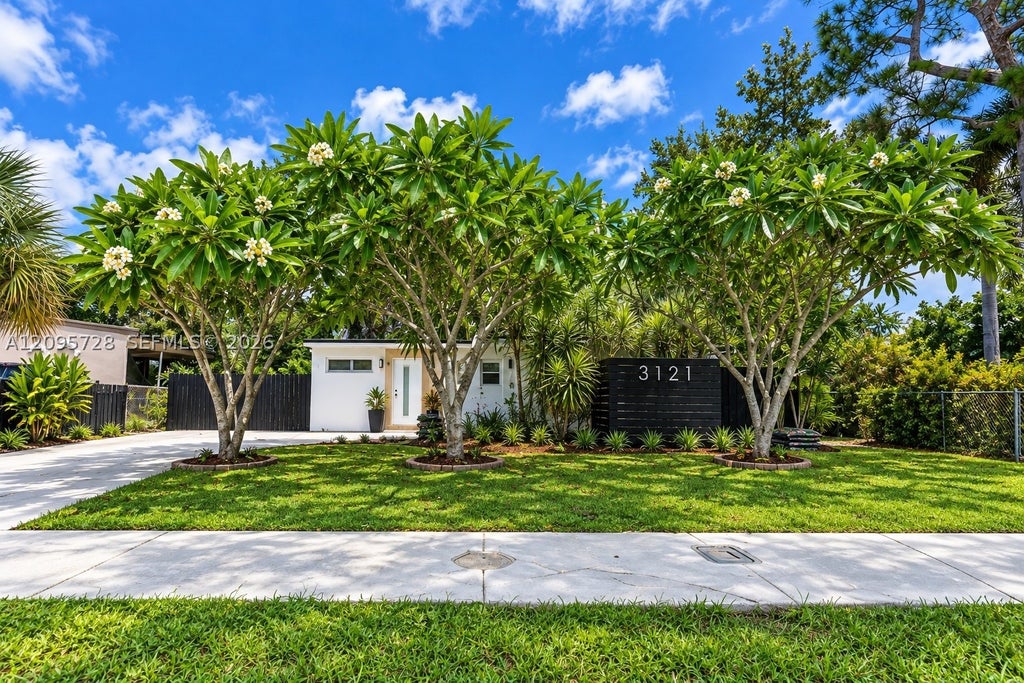 Photo of 3121 SW 15th Ct, Fort Lauderdale, FL 33312 (MLS # A12095728)