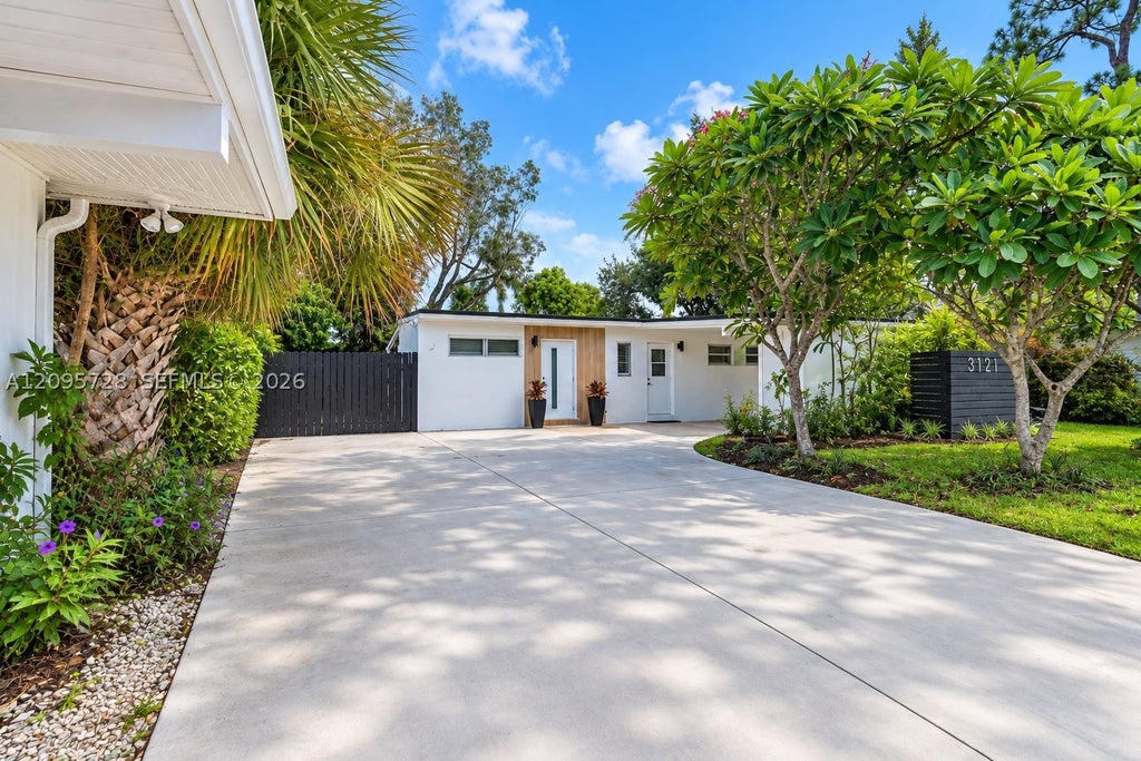 Photo of 3121 SW 15th Ct, Fort Lauderdale, FL 33312 (MLS # A12095728)
